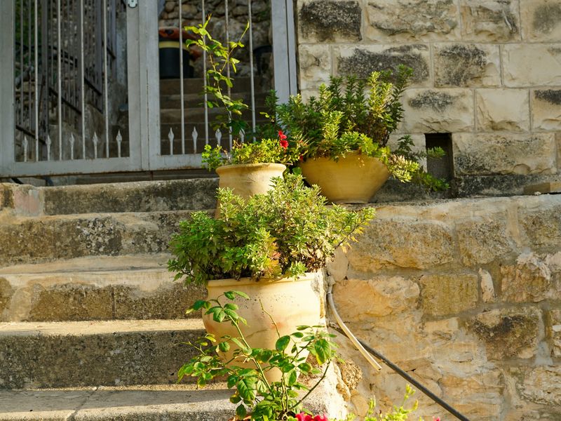 Exterior entrance steps, anti-slip — Granite, Dekelia road